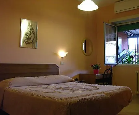 Ξενοδοχείο Domus Mea 3*